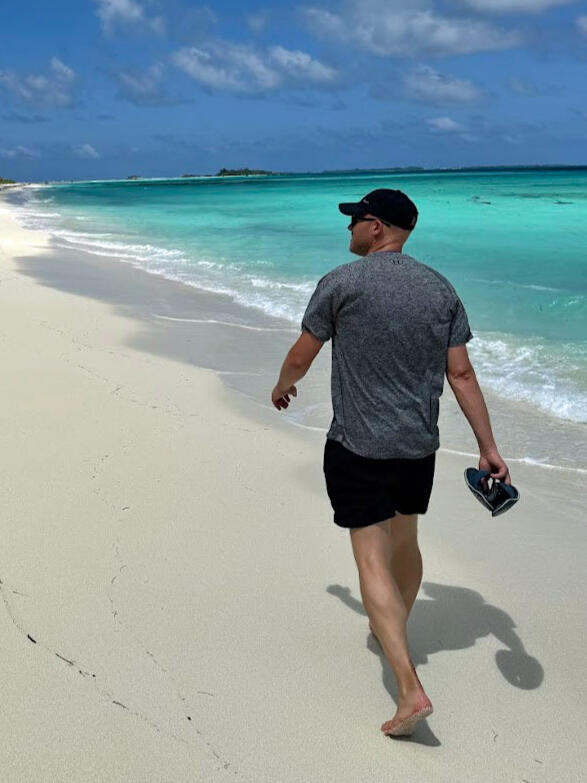 Autor Jens Barner am Strand Autor Jens Barner am Strand